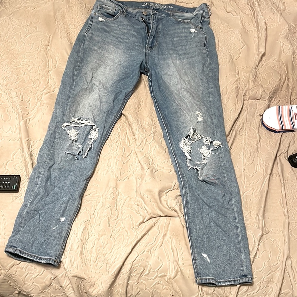HIGH RISE MOM JEANS